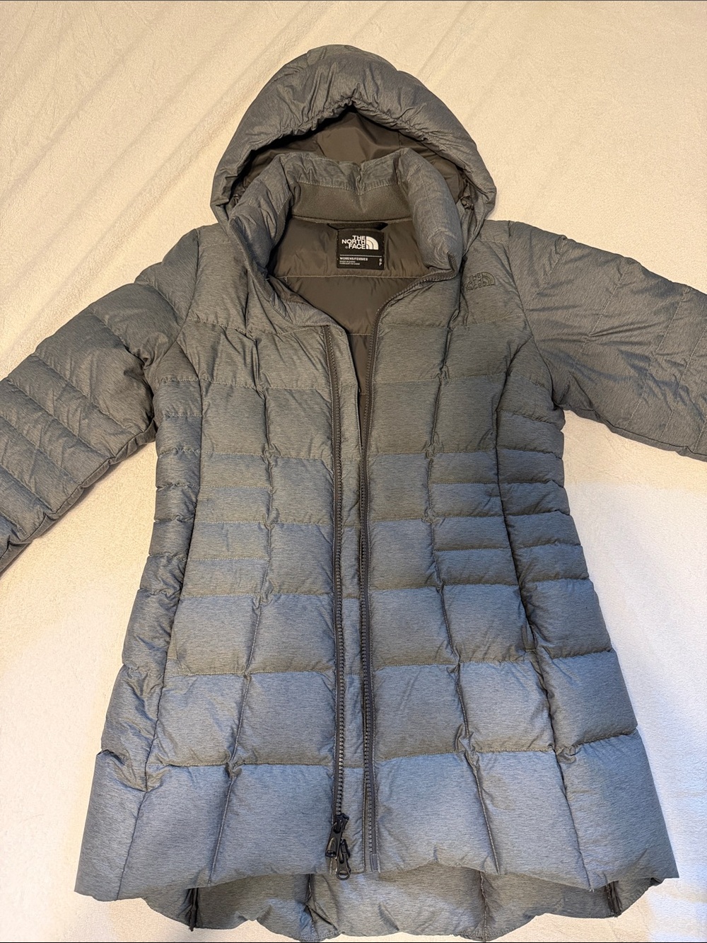 The North Face Women's Hooded Puffer Coat — Gray